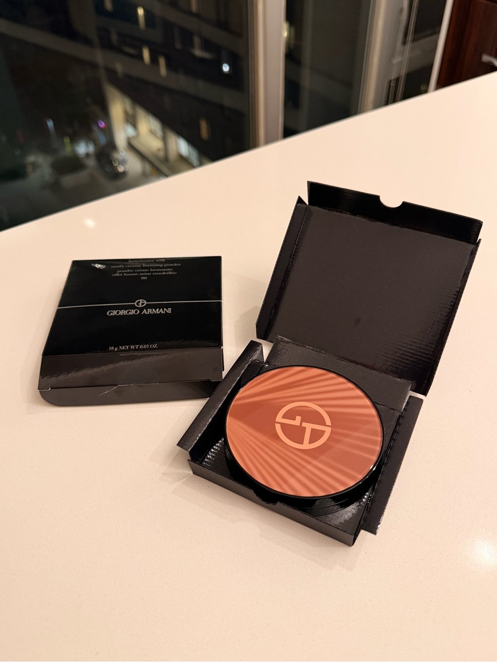 The Giorgio Armani Luminous
Silk Sunlit Creamy Bronzing
Powder - Shade 90